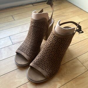 Brown geo cut block heel | Size 10